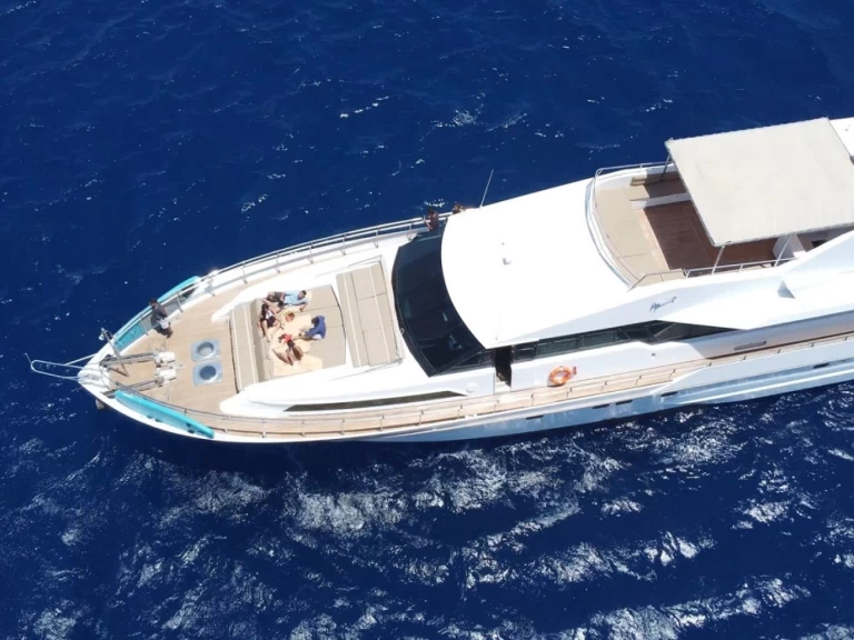 Hire Luxury Yacht Tecnomarine with a boat licence