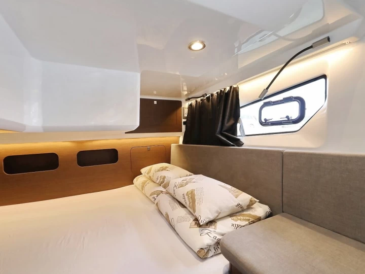 Hire a Bénéteau Antares 11 FLY Biograd na Moru