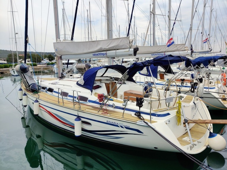 Sailboat hire in Sukošan - Bavaria Cruiser 47