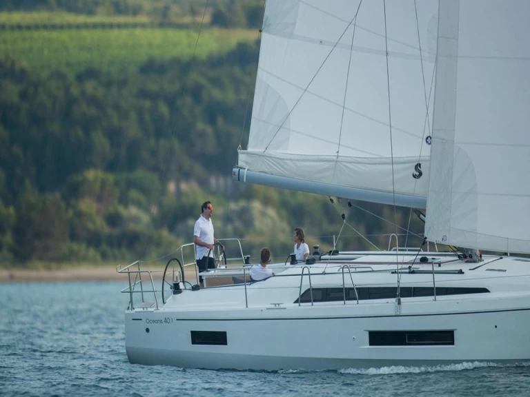 Yacht hire Anse Marcel cheap Oceanis 40.1