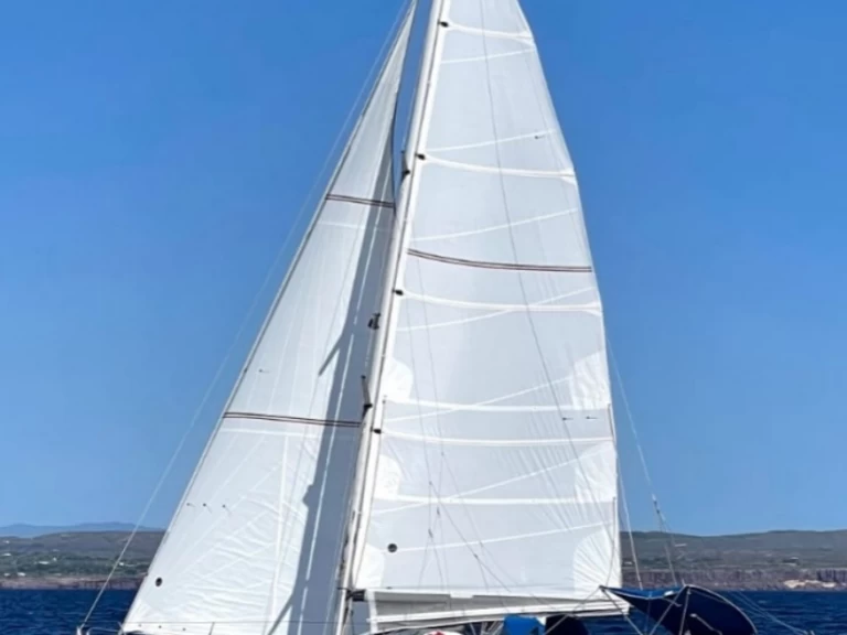 Charter a Bavaria Bavaria 34 in Hyères on Samboat