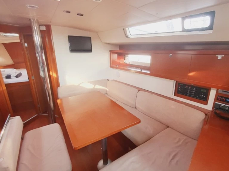 Hire Sailboat Bénéteau with a boat licence