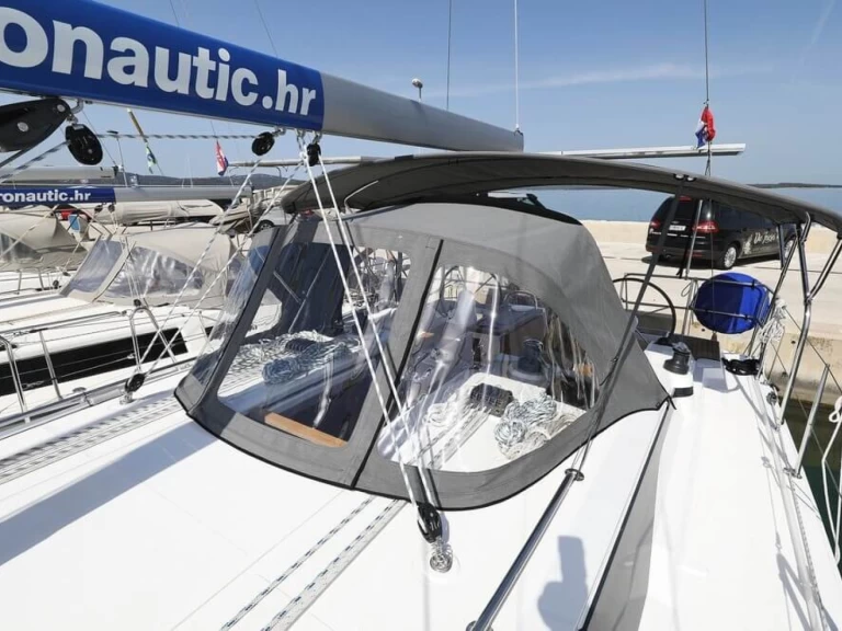 Hire Sailboat Bavaria with a boat licence