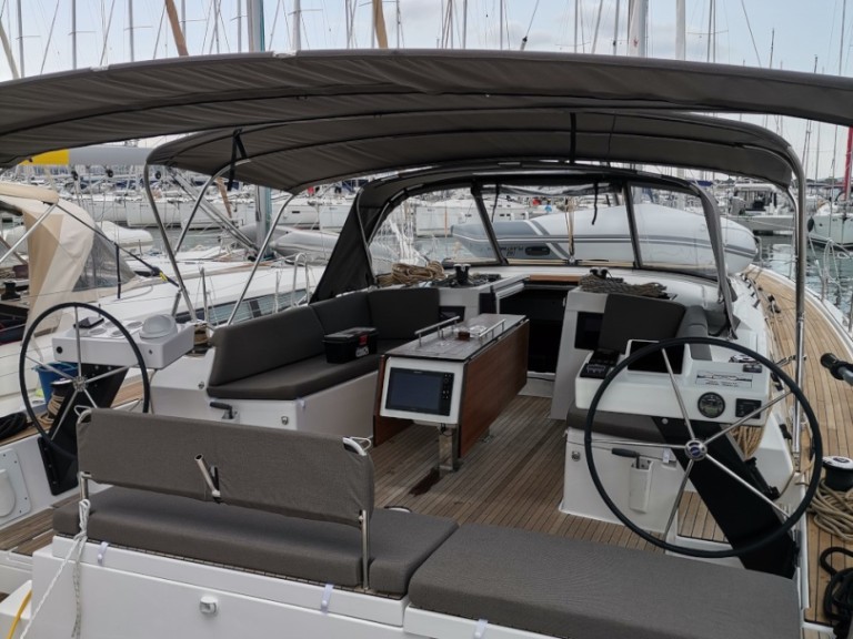 Charter a Dufour Dufour 470 in Sukošan on Samboat