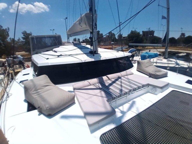 Hire Catamaran Fountaine Pajot with a boat licence
