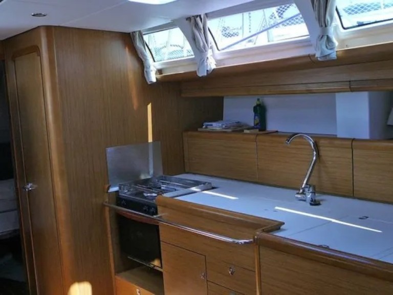 Charter a Jeanneau Sun Odyssey 49i in Sukošan on Samboat
