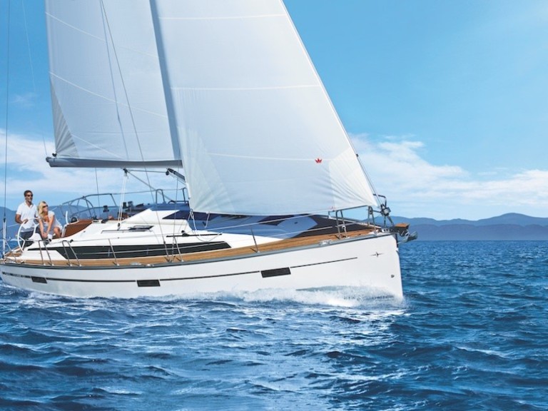 Charter a Bavaria Bavaria Cruiser 37 Style in Zadar on Samboat