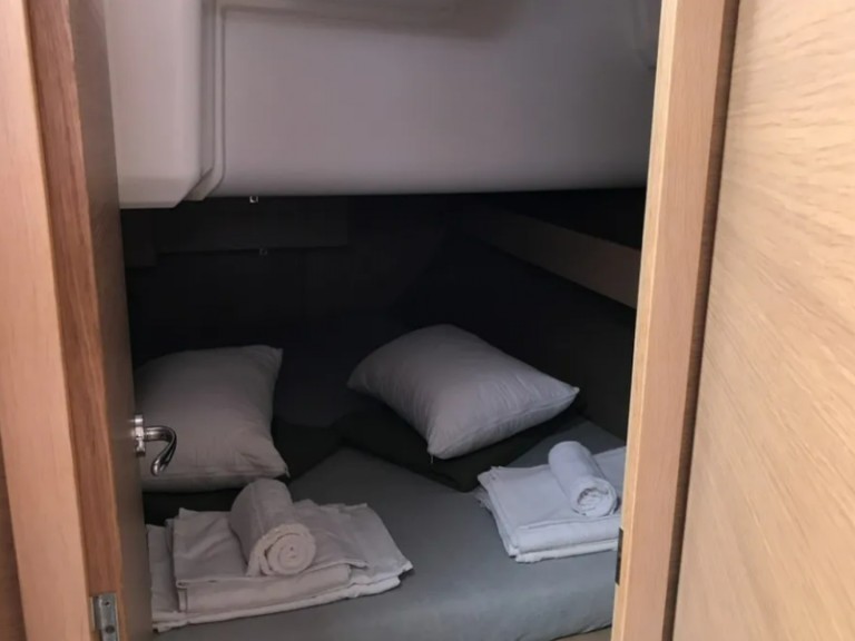 Yacht charter Alimos - Dufour Dufour 382 Grand Large on SamBoat