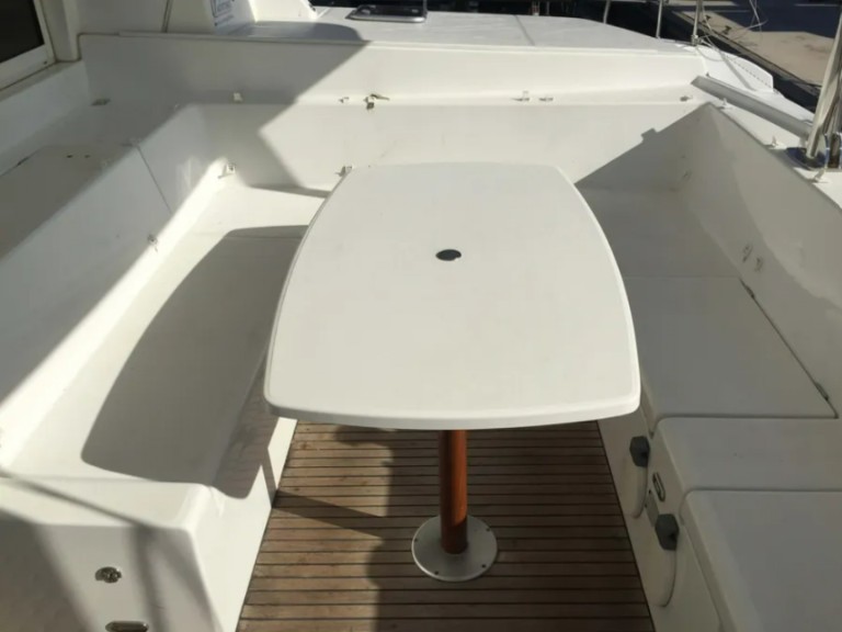 Hire a Lagoon Lagoon 400 S2 Šibenik