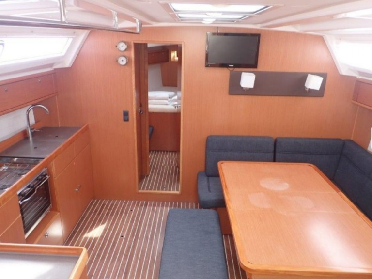 Sailboat to hire Sukošan at the best price