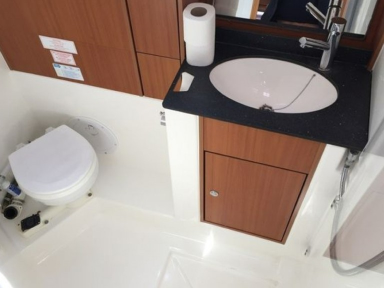 Sailboat to hire Sukošan at the best price