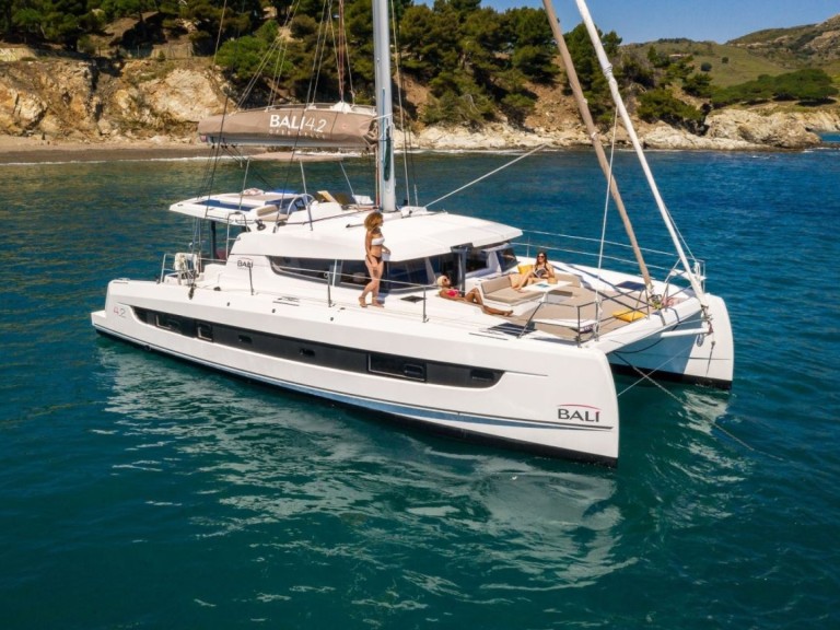 Catamaran to hire Nassau at the best price