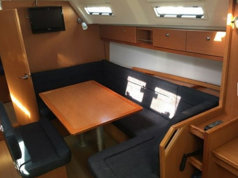 Hire Sailboat Bavaria with a boat licence