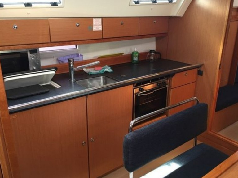 Sailboat to hire Sukošan at the best price