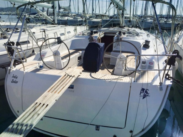 Sailboat to hire Sukošan at the best price