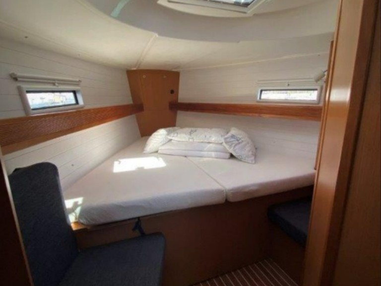 Hire Sailboat Bavaria with a boat licence