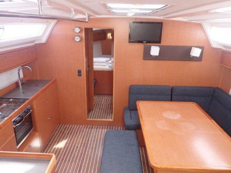 Charter a Bavaria Bavaria 46 BT '15 in Sukošan on Samboat