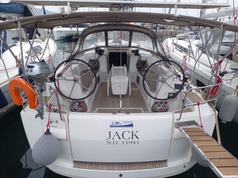 Sailboat hire in Alimos - Jeanneau Sun Odyssey 479