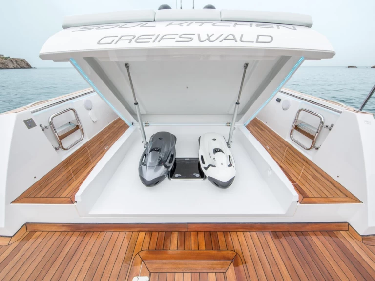 Charter a Fjord Fjord 44 Open in Kaštela on Samboat