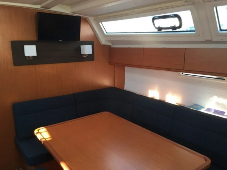 Sailboat to hire Sukošan at the best price