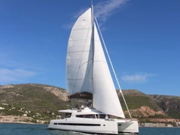 Catamaran to hire Nassau at the best price