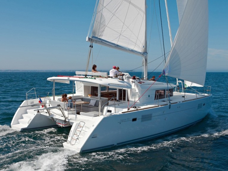 Hire Catamaran Lagoon with a boat licence