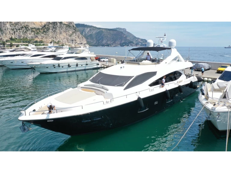 Luxury Yacht hire in Gouvia - Sunseeker Sunseeker Yacht 88