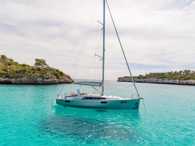 Yacht hire Castiglioncello cheap Oceanis 41.1