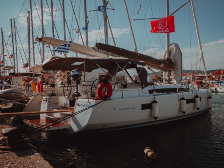 Charter a Jeanneau Sun Odyssey 440 in Níkiti on Samboat
