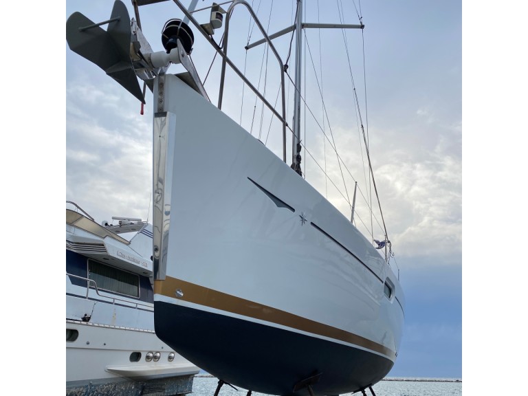 Hire a Jeanneau Sun Odyssey 36i Lefkáda