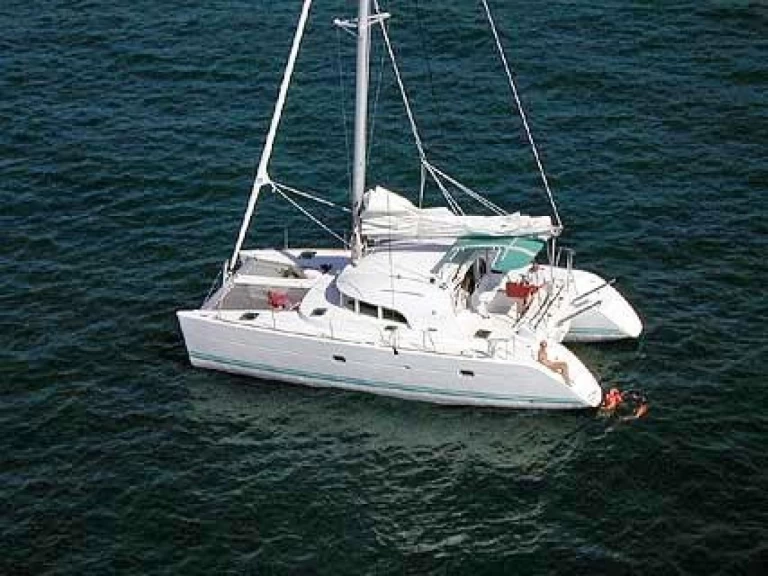 Catamaran hire in Alimos - Lagoon Lagoon 380