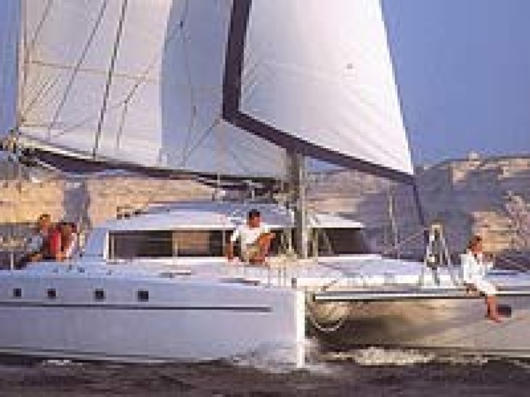 Charter a Fountaine Pajot Belize 43 in Lefkáda on Samboat