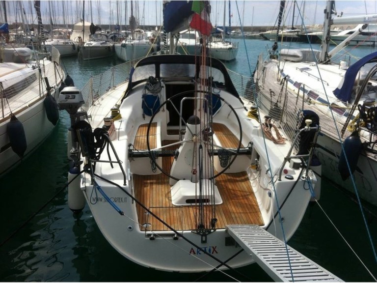 Hire Sailboat Bavaria with a boat licence