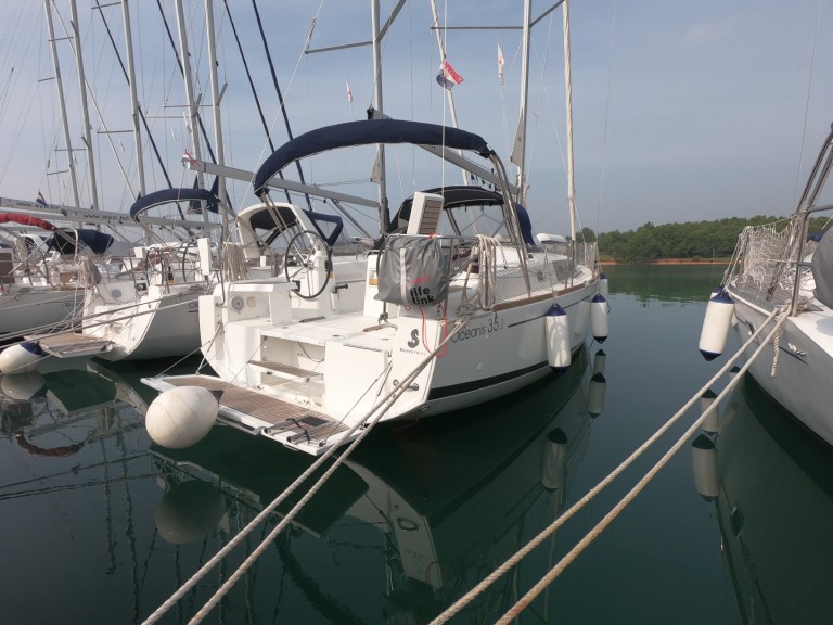 Yacht charter Medulin - Bénéteau Oceanis 35.1 on SamBoat