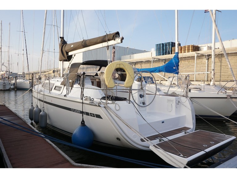 Sailboat to hire Lemmer at the best price