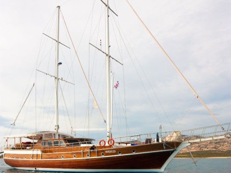 Yacht hire Cannigione cheap Victoria