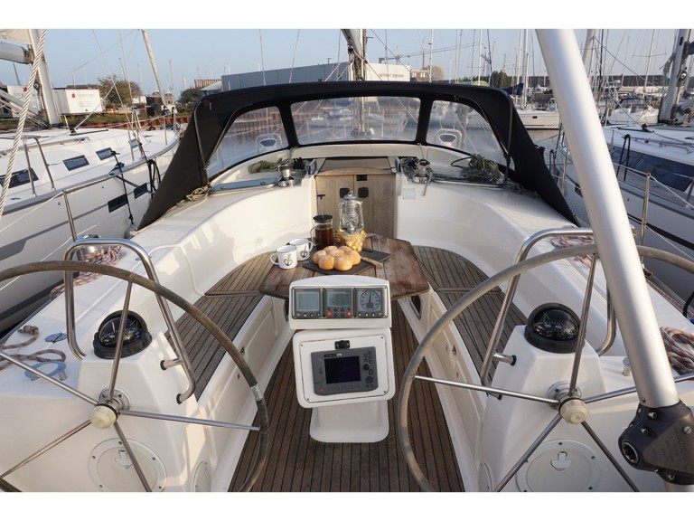 Sailboat hire in Lemmer - Bavaria Bavaria 40 Cruiser