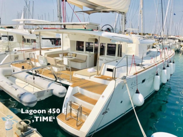 Hire Catamaran Lagoon with a boat licence