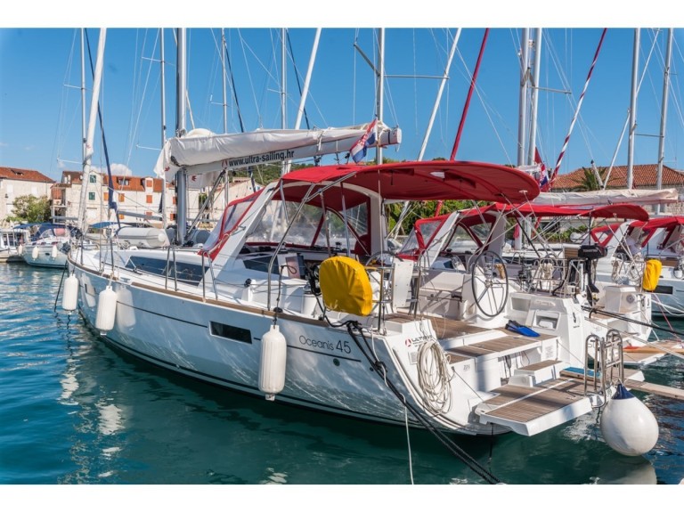 Charter a Bénéteau Oceanis 45 in Split on Samboat