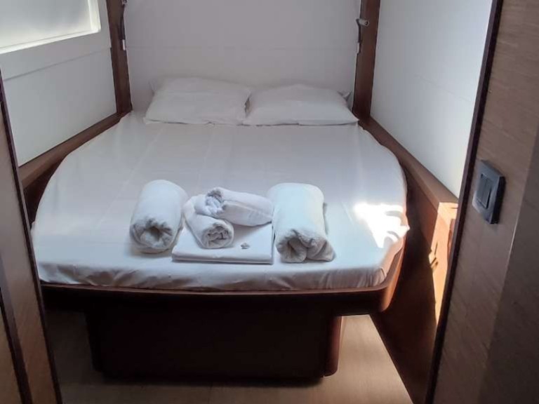 Yacht hire Lávrio cheap Lagoon 46