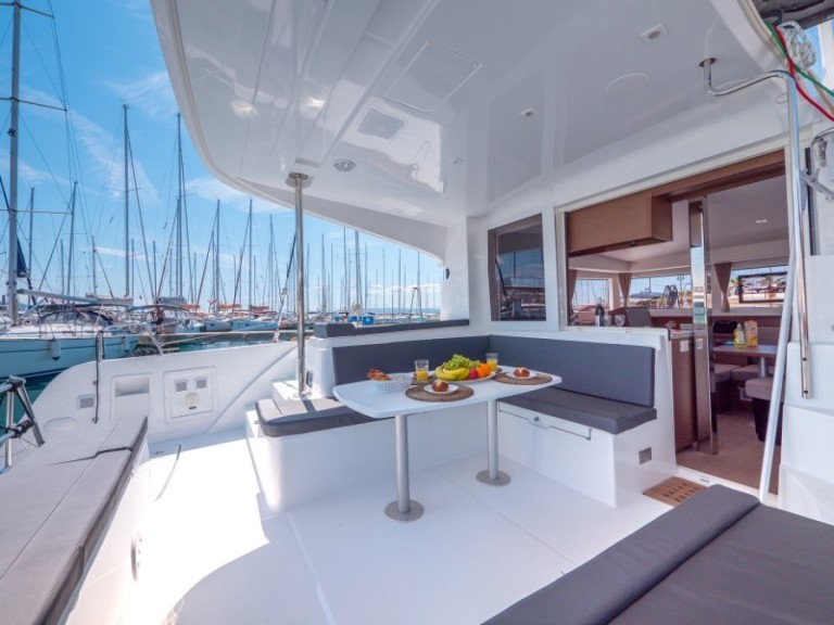 Yacht charter Split - Lagoon Lagoon 40 on SamBoat
