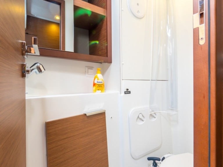 Catamaran hire in Split - Lagoon Lagoon 40