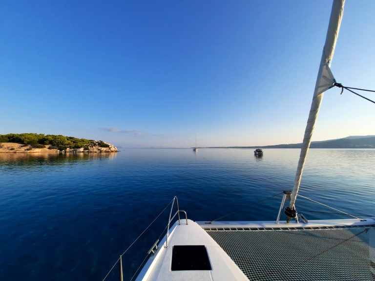 Catamaran to hire Alimos at the best price