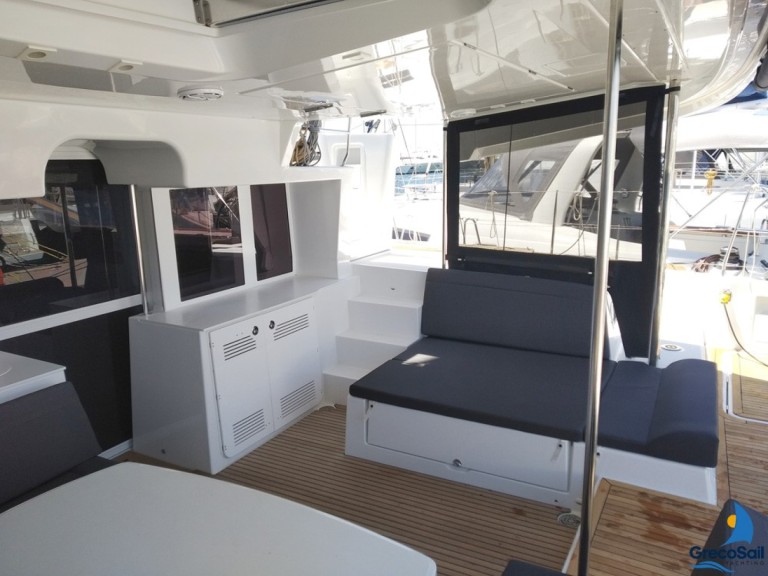 Hire Catamaran Lagoon with a boat licence