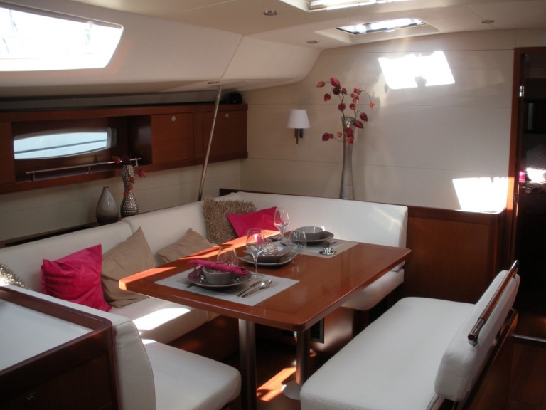 Hire a Bénéteau Oceanis 54 Cagliari
