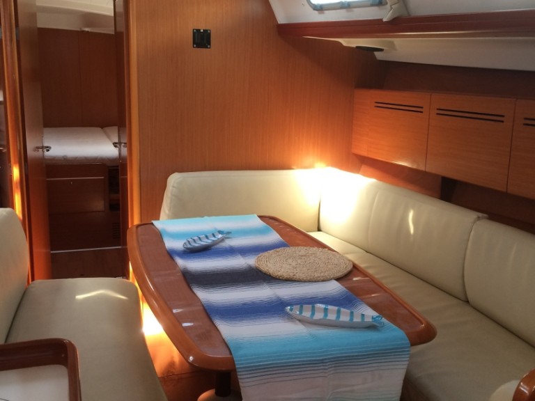Yacht charter Cagliari - Bénéteau Cyclades 50.5 on SamBoat