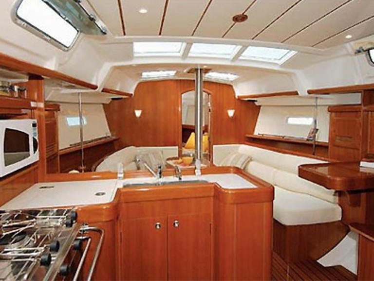 Sailboat to hire Cagliari at the best price
