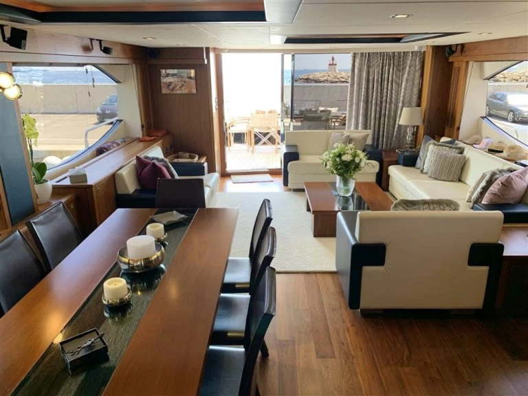 Hire a Sunseeker Sunseeker Yacht 88 Gouvia