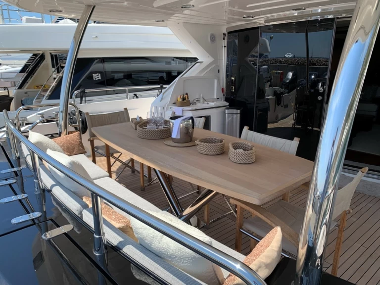Yacht hire Gouvia cheap Sunseeker Yacht 88
