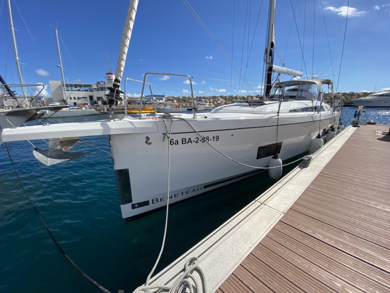 Charter a Bénéteau Oceanis 46.1 in Ibiza Town on Samboat